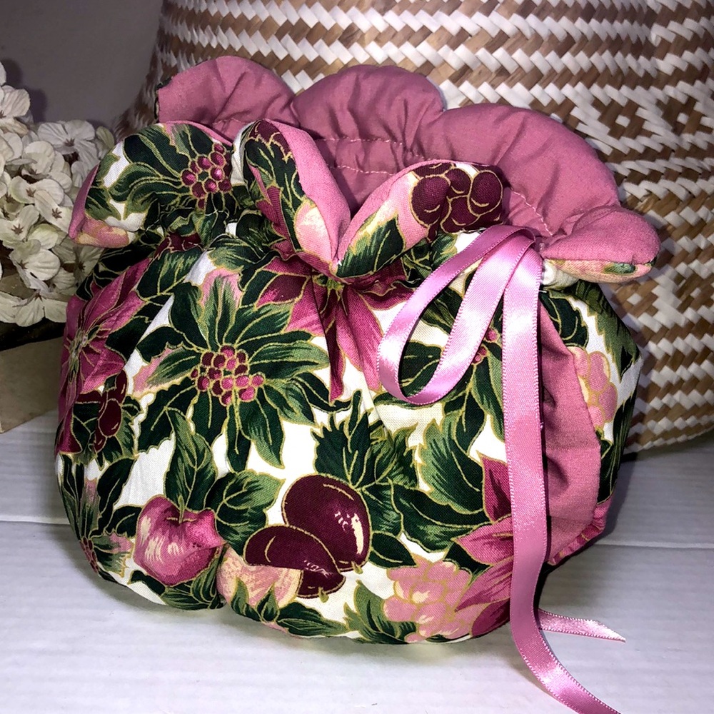 Handmade Tea Cozy 🌸 - Picture 1 of 12